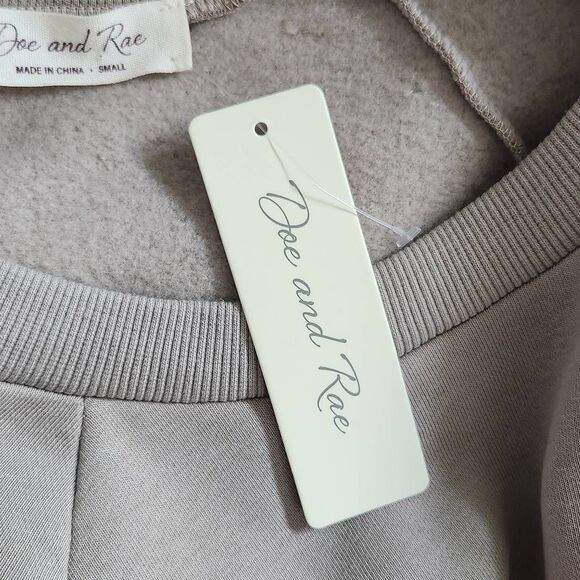 Doe and Rae Tan Oversized Pullover NWT Size Small Tan Oversized Sweatshirt - Picture 8 of 11